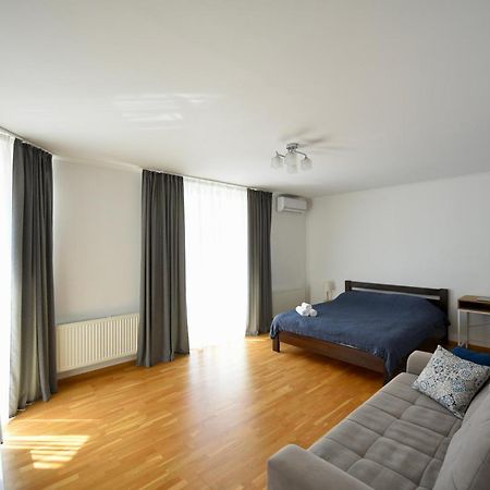 Cozy Apartment Next To The Park Ternopil Exteriér fotografie