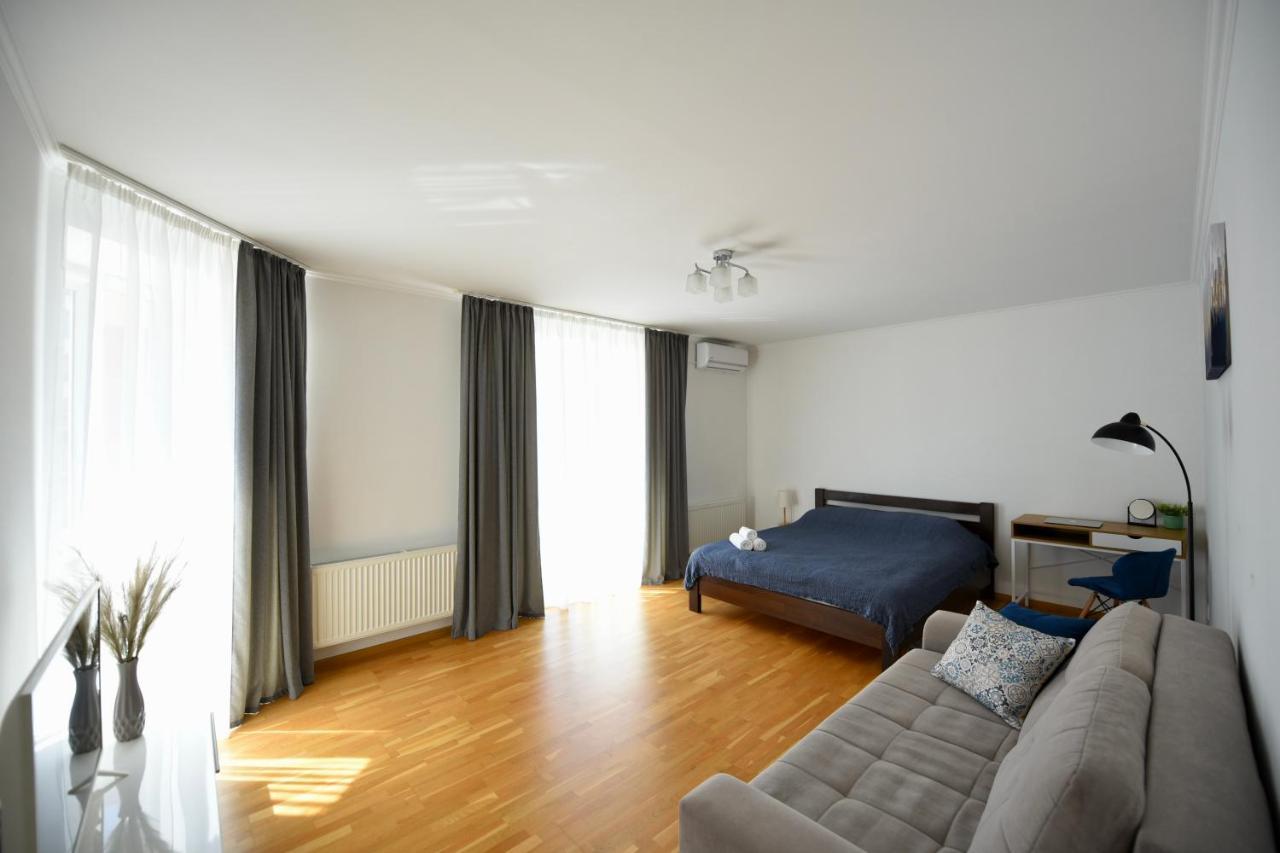 Cozy Apartment Next To The Park Ternopil Exteriér fotografie