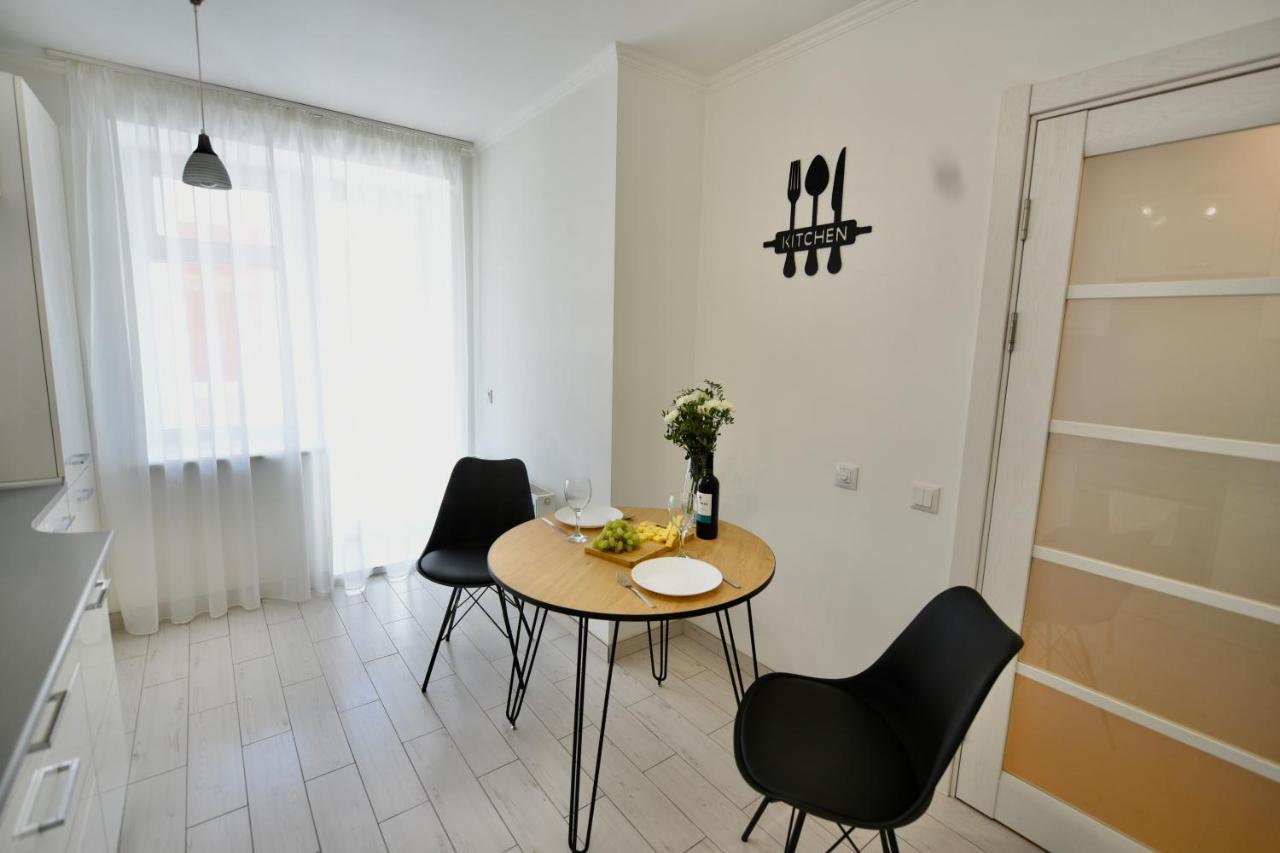 Cozy Apartment Next To The Park Ternopil Exteriér fotografie