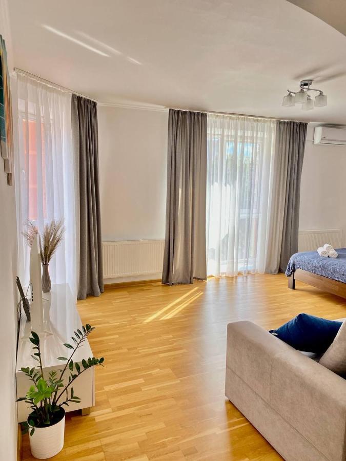 Cozy Apartment Next To The Park Ternopil Exteriér fotografie