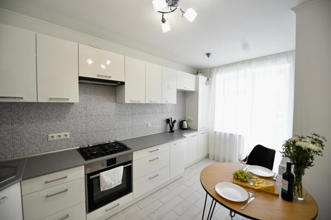 Cozy Apartment Next To The Park Ternopil Exteriér fotografie